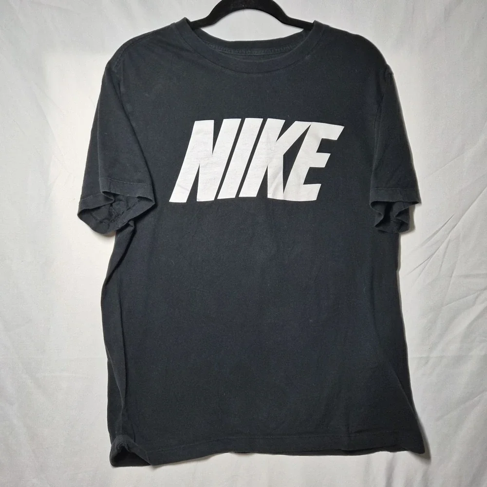 The Nike Tee Shirt‎ Mens Medium